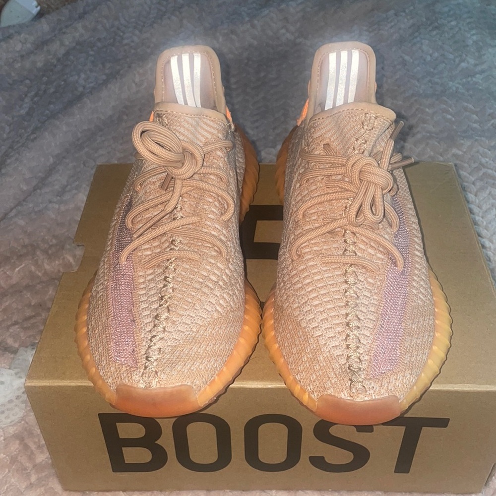 YEEZY BOOST 350 V2